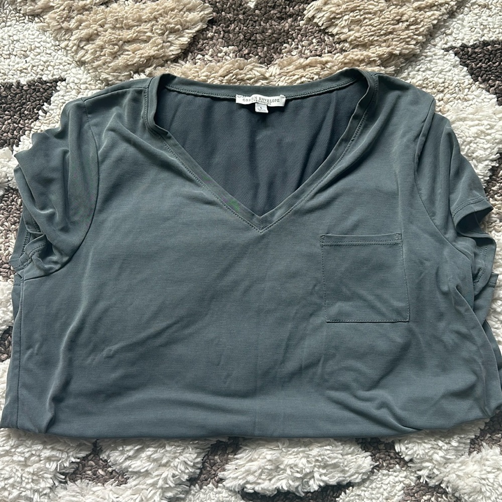 Gray t shirt